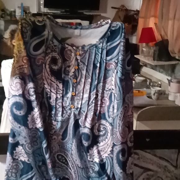 Tops - Picture 4 of 6